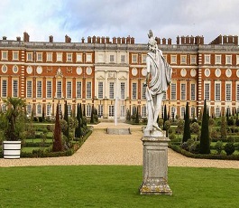   Hampton Court Palace